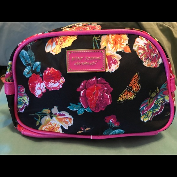 Betsey Johnson Handbags - Betsey Johnson make up/cosmetic bag